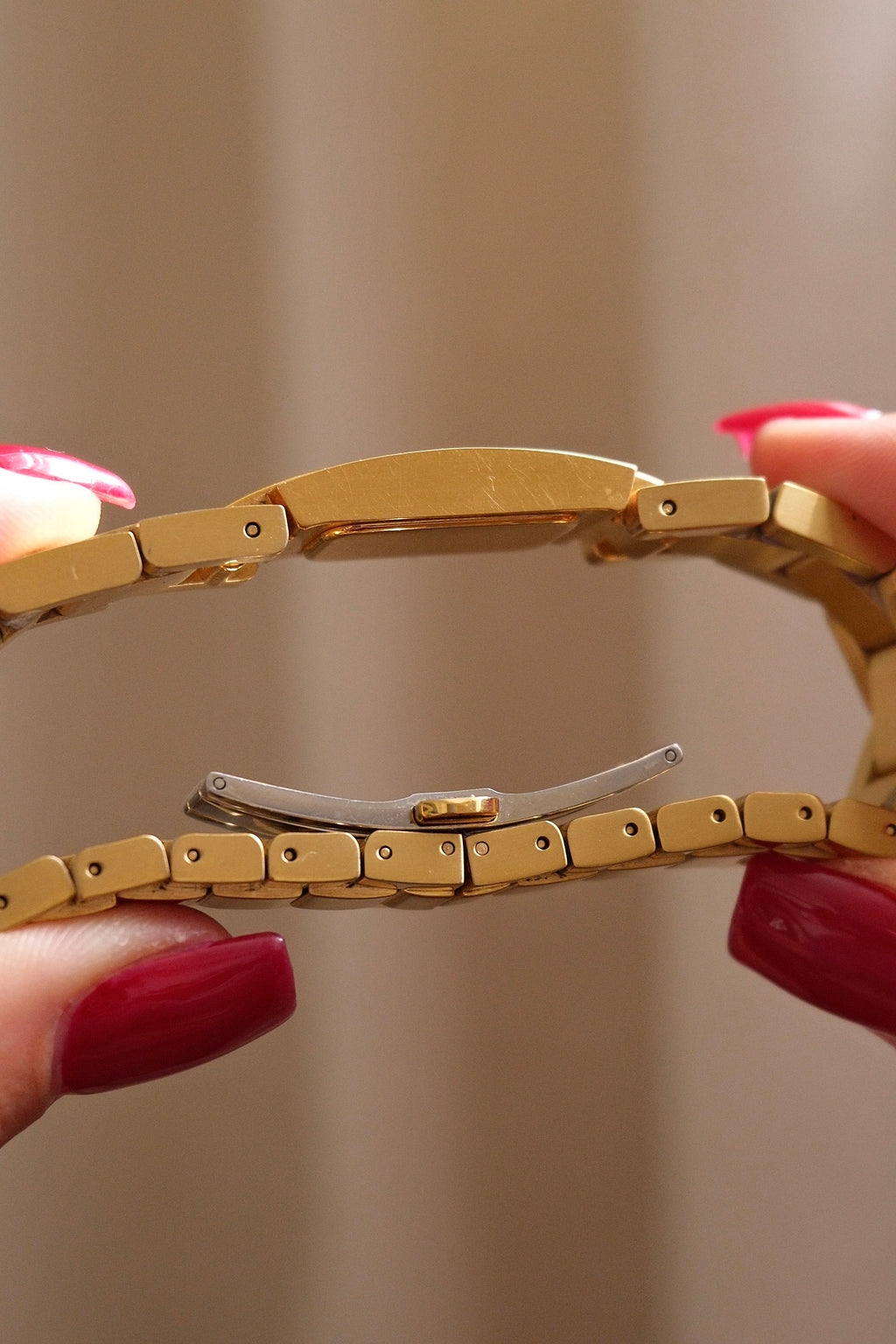 Vintage Gucci 4600L Ladies Quartz Watch Gold Tone Rectangular White Dial