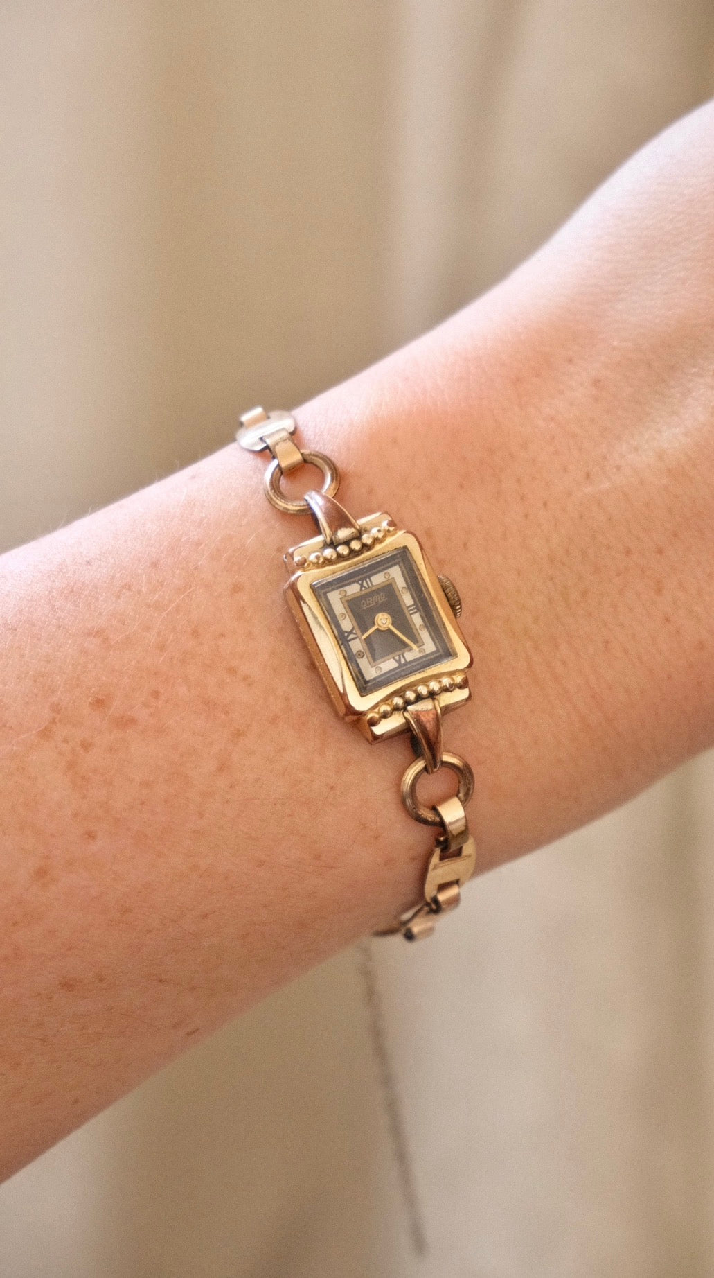 1930s Art Deco Gold Link Bracelet Watch | Petite Square Vintage Wristwatch | Antique Elegant Timepiece