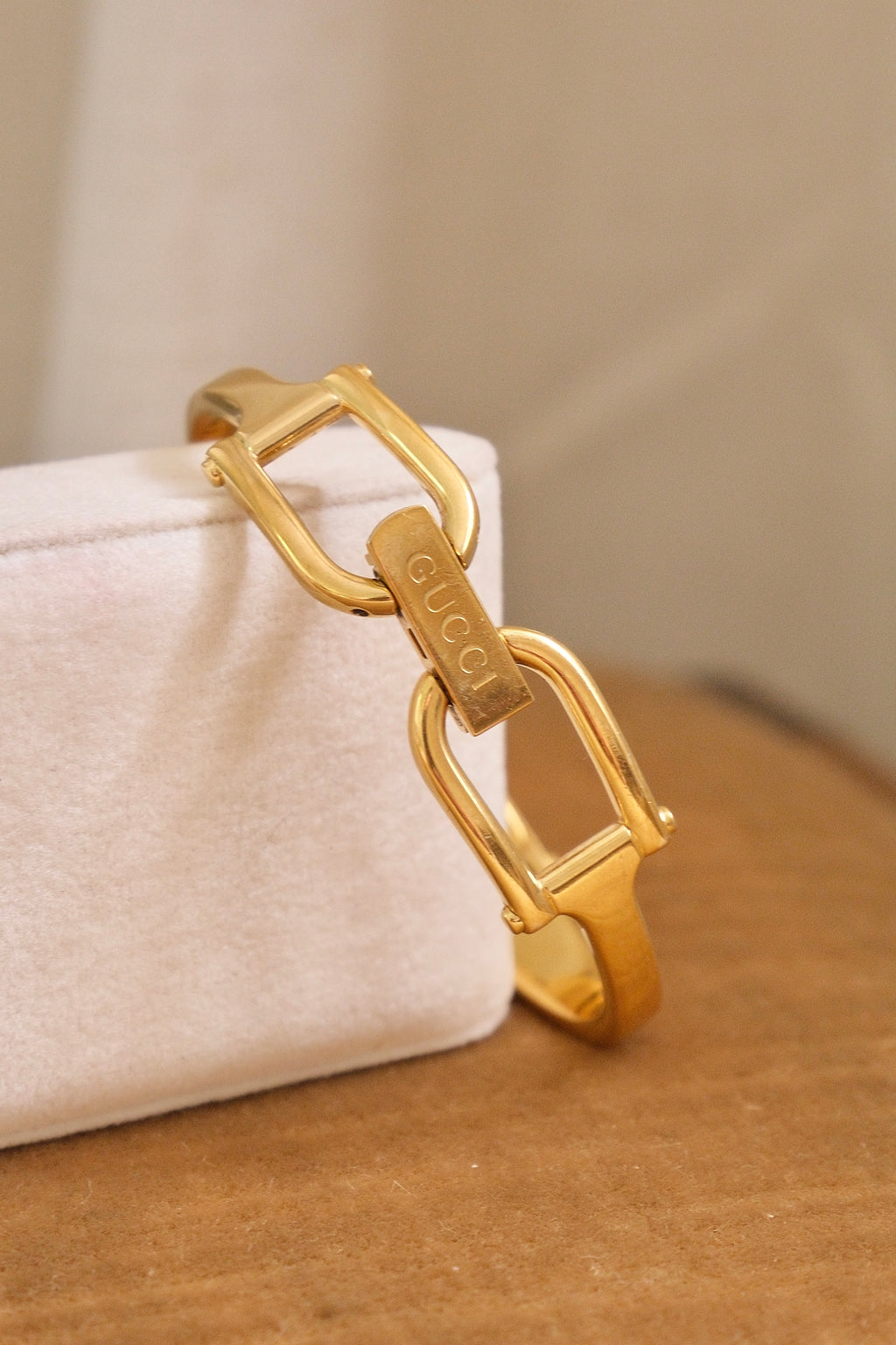 Vintage 90s Ladies Gold Champagne Dial 1500L Horsebit Gucci Watch Working