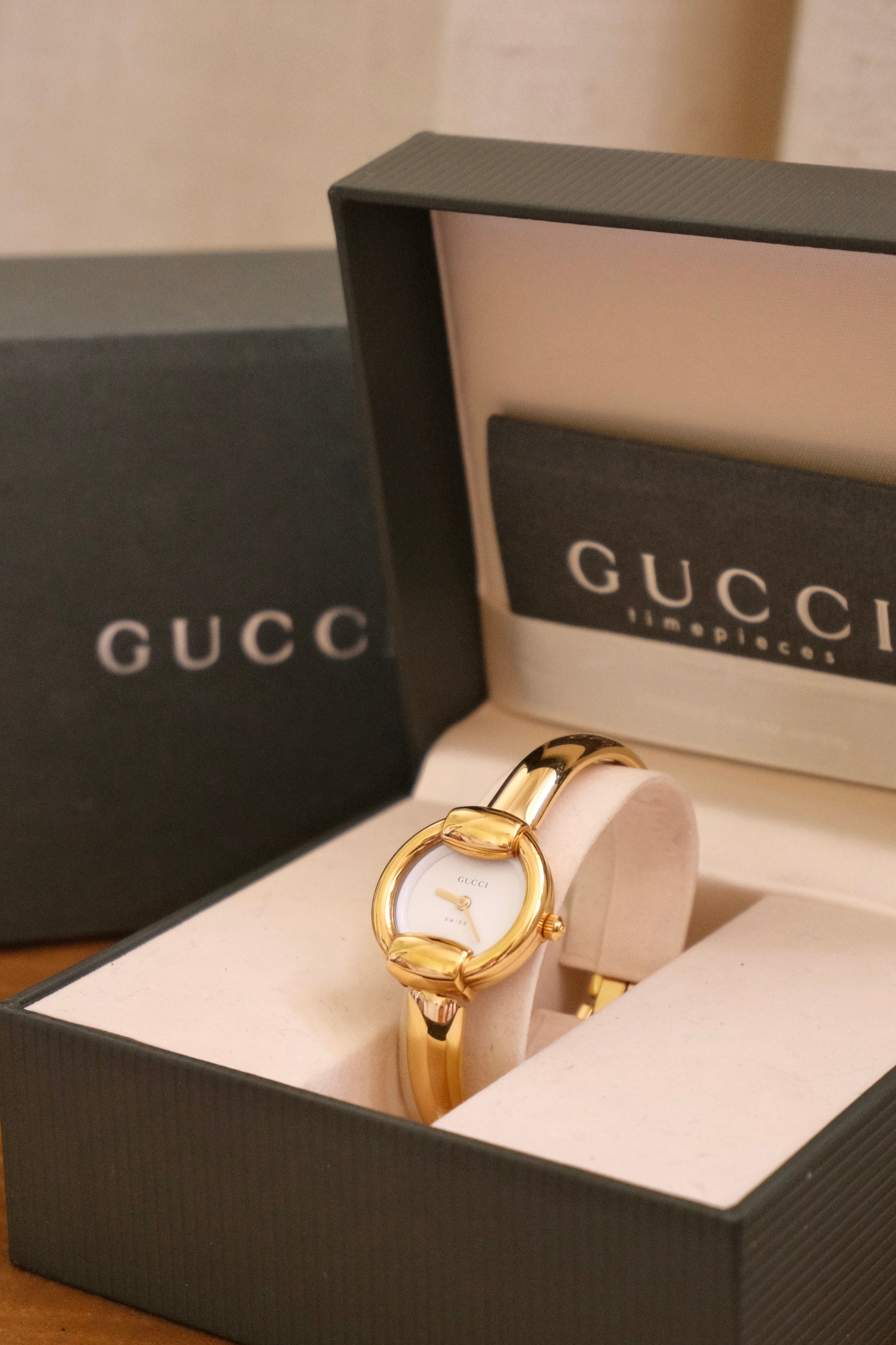 Vintage 1990s Gucci 1400L Gold Plated Ladies Watch with Original Box & Papers – Working Swiss Designer Bangle Watch