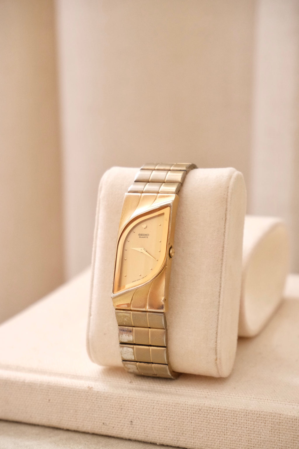 Rare Collectible Vintage 1990s Seiko Rivoli Quartz Watch Gold Asymmetrical Bracelet