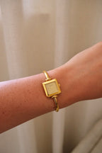Near Mint Rare Vintage Ladies 1900L Gold Bangle Gucci Watch In Box