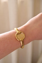 90s Gold-Plated Vintage Gucci 1400L Ladies Bangle Quartz Watch Working with Horsebit Design
