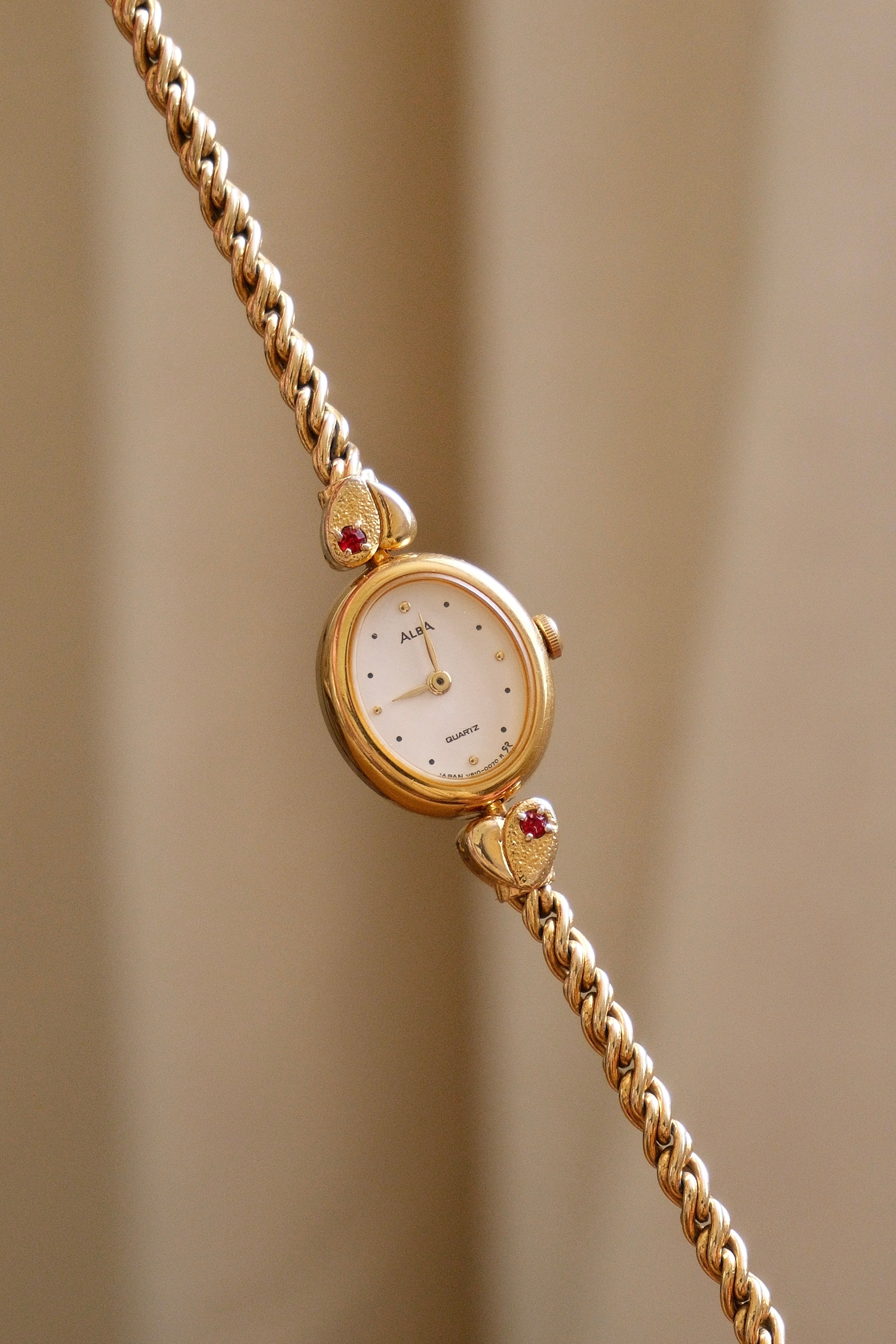 Vintage 1999 Seiko Alba V810 5020 Ladies Gold Tone Quartz Watch Ruby Red Stones Heart Bracelet Japan