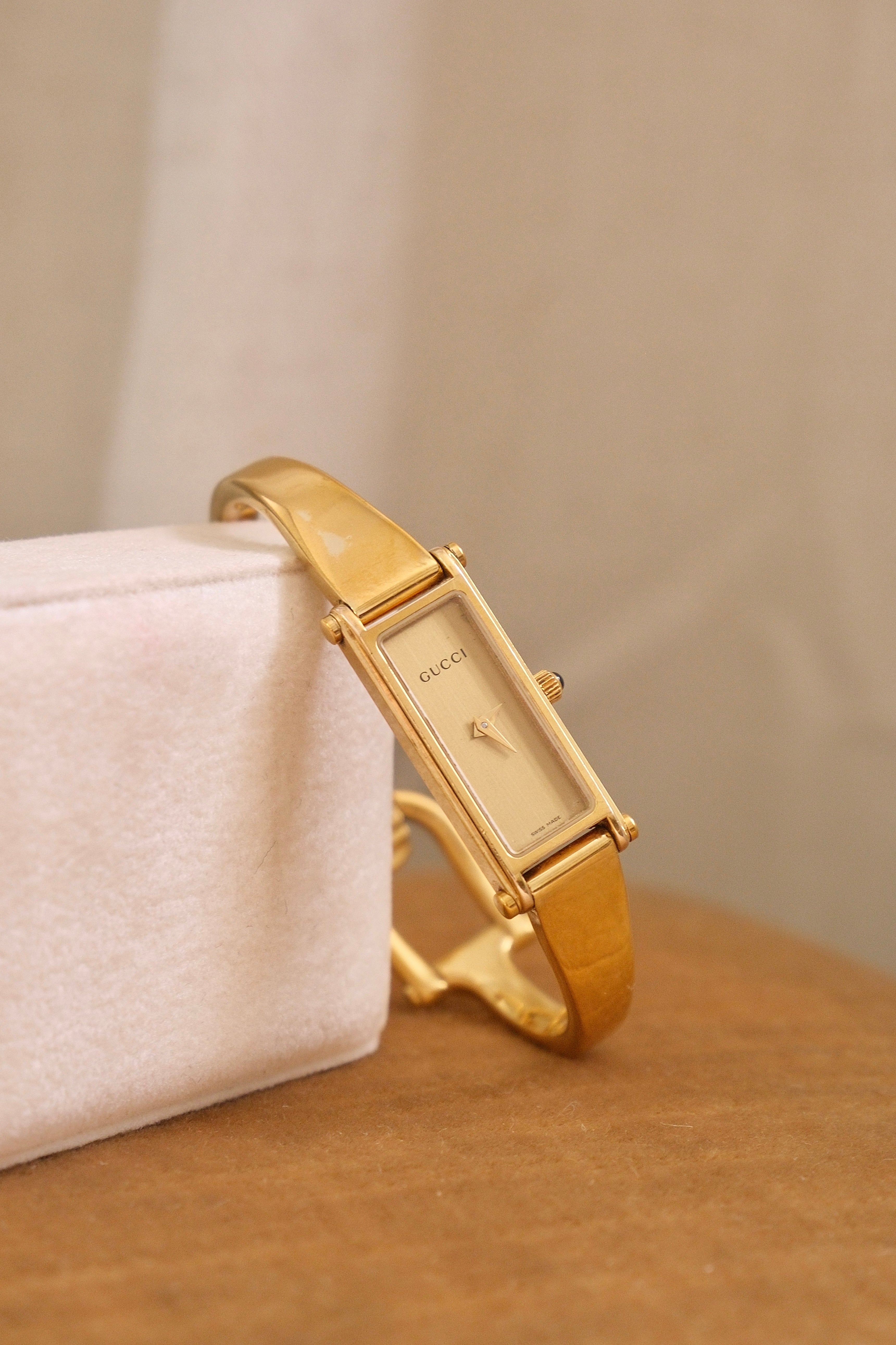 Vintage 90s Ladies Gold Champagne Dial 1500L Horsebit Gucci Watch Working