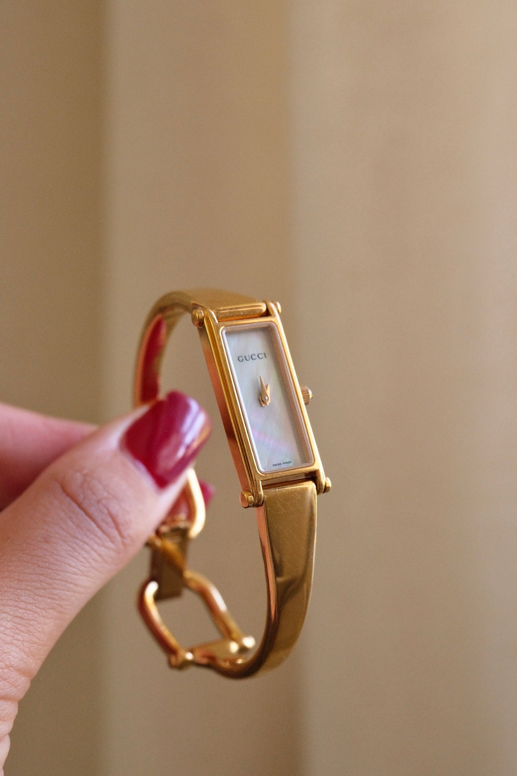 Vintage Gucci 1500L Gold Bangle Watch with Mother of Pearl Dial, 90s Quartz Working in Box
