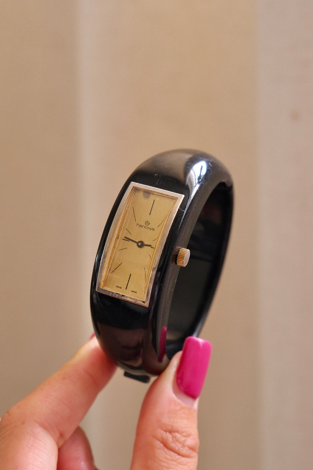 Rare 1970s Hanowa Mage Swiss-made ladies bangle watch featuring a rectangular gold-tone dial Manual Wind