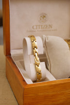 Vintage Ladies Citizen Eco Drive Watch MOP dial and Matching Bracelet Set in Orginal Wooden Box