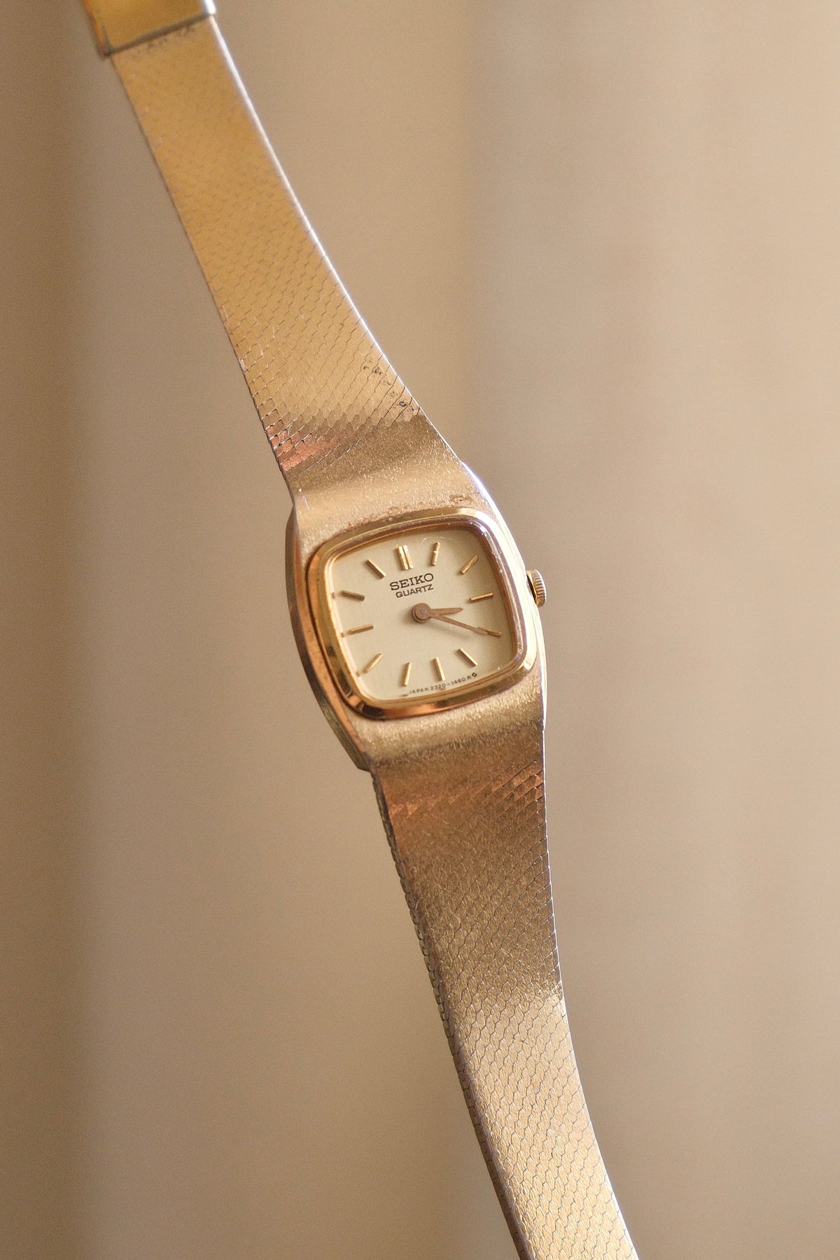 90s Vintage Seiko Dainty Gold Watch on a Pressed Mesh Bracelet Strap Working