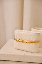 Rare Vintage Ladies 1900L Gold Bangle Gucci Watch