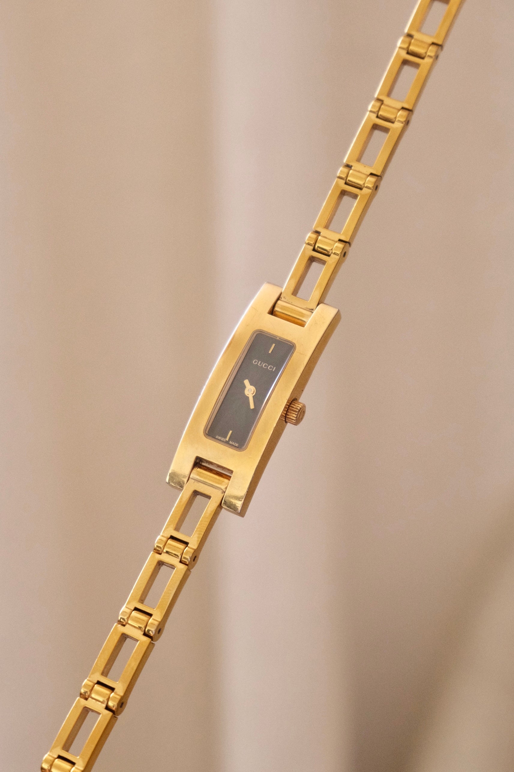Vintage Gucci 3900l ladies gold plated wristwatch