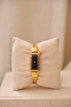 NEAR MINT 1990s Vintage Gold 1900L Gucci Black Dail Wrist Watch Ladies