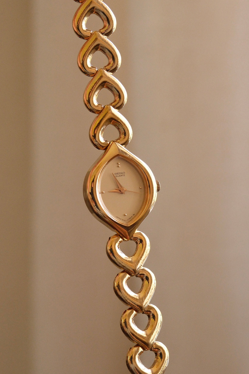 Rare Vintage Seiko Gold Heart Link Ladies Watch with a Teardrop Case Champagne Dial