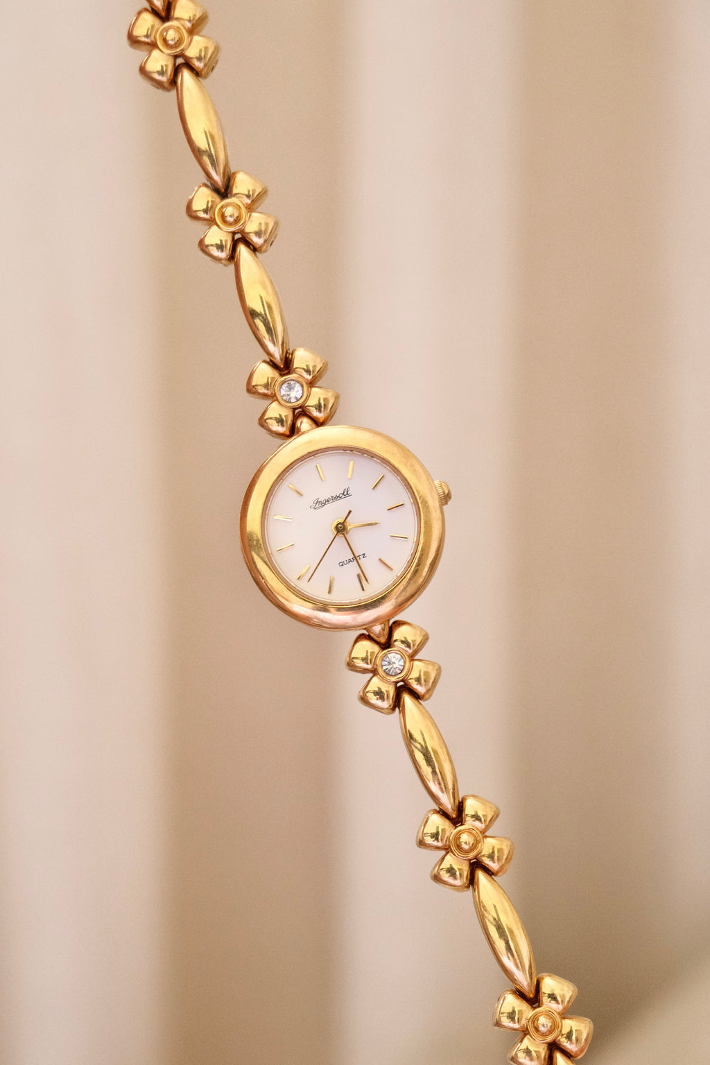 Vintage Pretty Ingersoll Flower Gold Tone Watch Working Ladies Floral Bracelet Watch