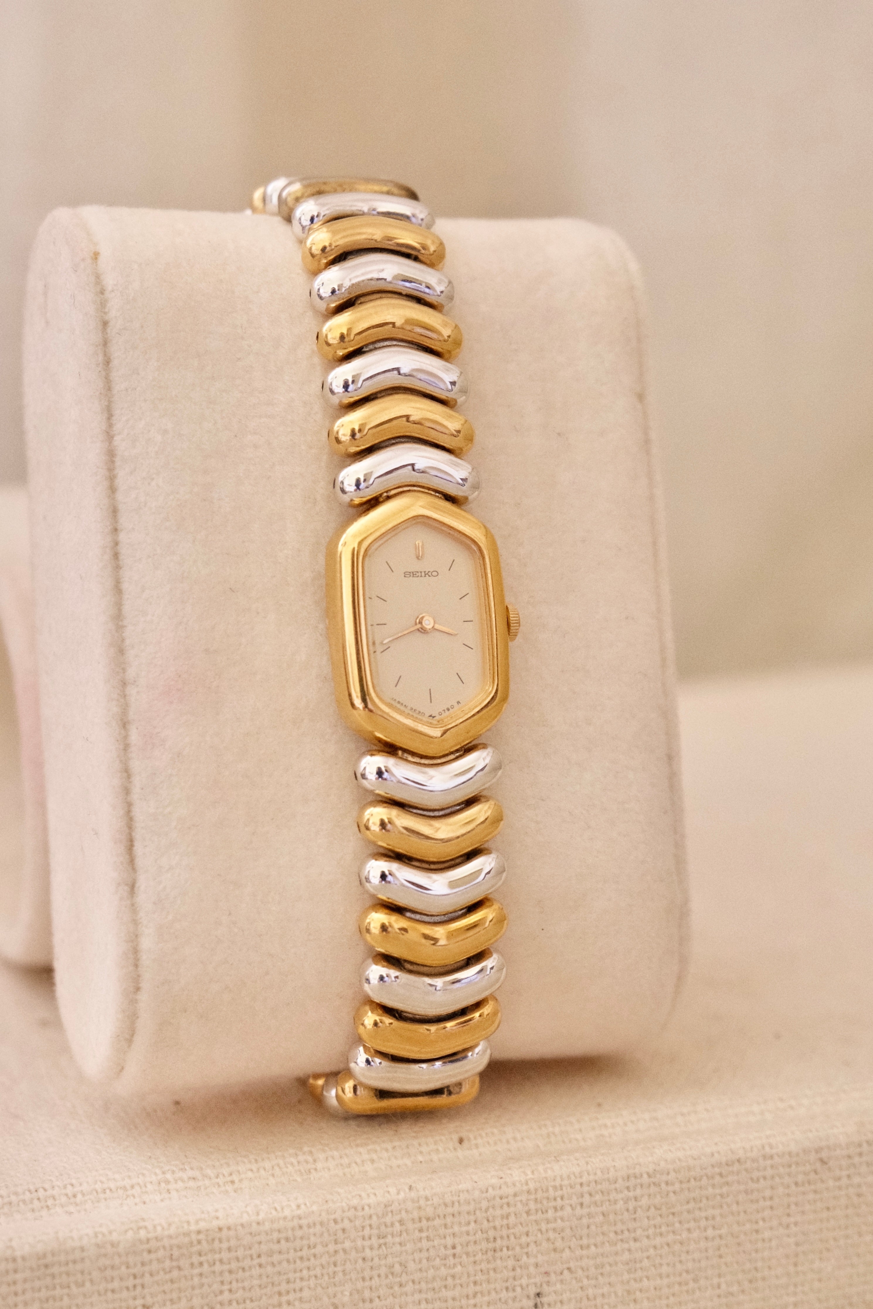 Vintage 1990s Seiko Two Tone Ladies Watch 2E20-562A – Working Quartz Dress Watch