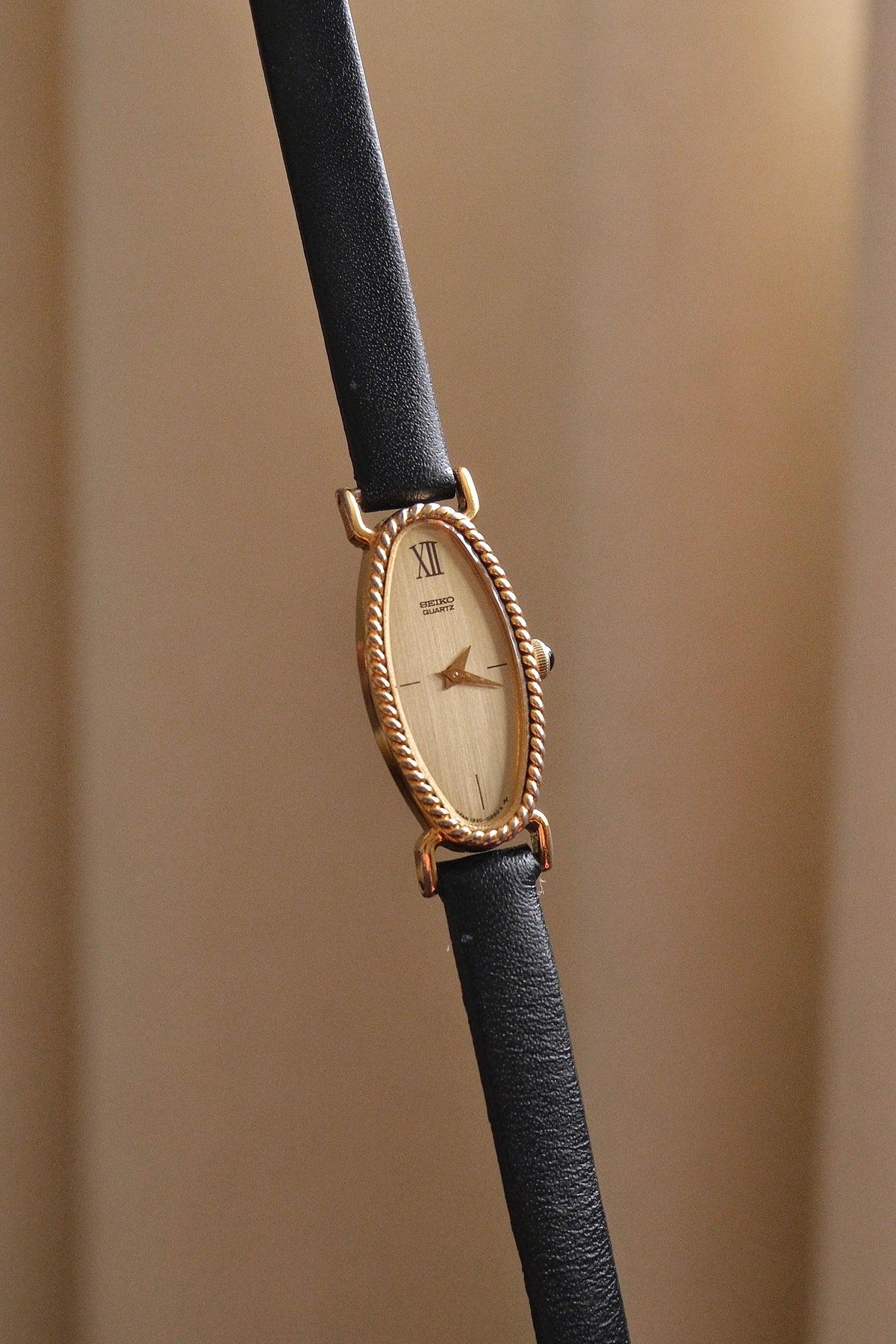 Vintage 1980s Ladies' Gold-Plated Seiko Quartz Watch - Oval Champagne Dial Leather Strap