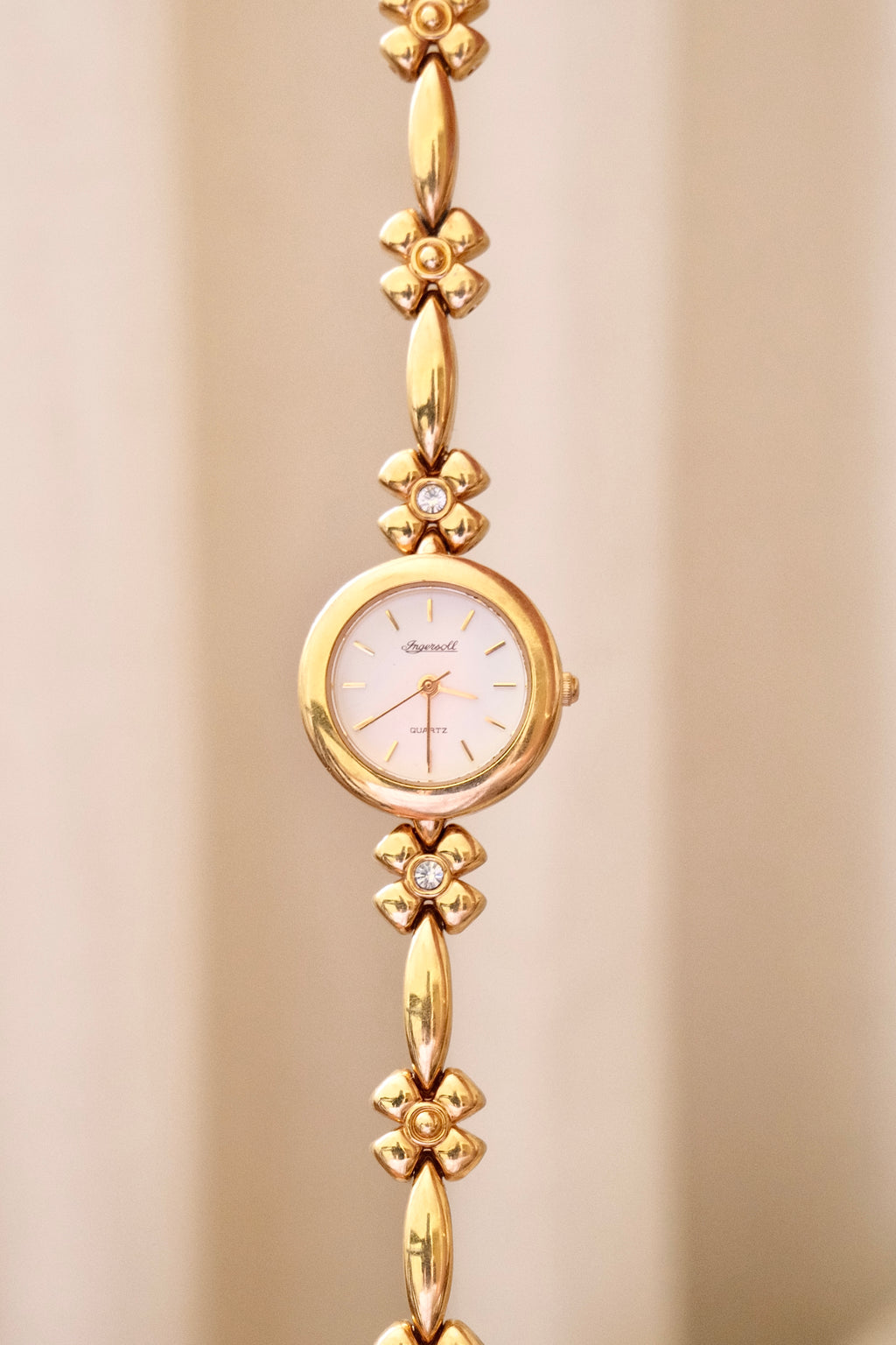 Vintage Pretty Ingersoll Flower Gold Tone Watch Working Ladies Floral Bracelet Watch