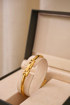 Rare Vintage Ladies 1900L Gold Bangle Gucci Watch In Box