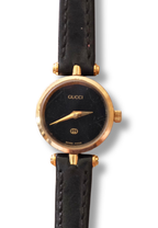 1990s Ladies Vintage 2000L Gucci Gold Leather Wristwatch Working