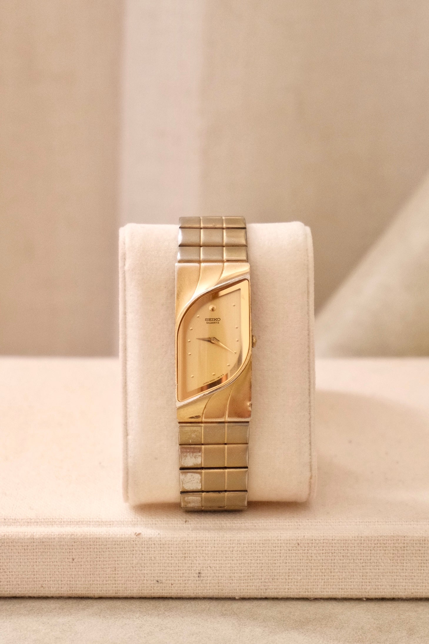 Rare Collectible Vintage 1990s Seiko Rivoli Quartz Watch Gold Asymmetrical Bracelet