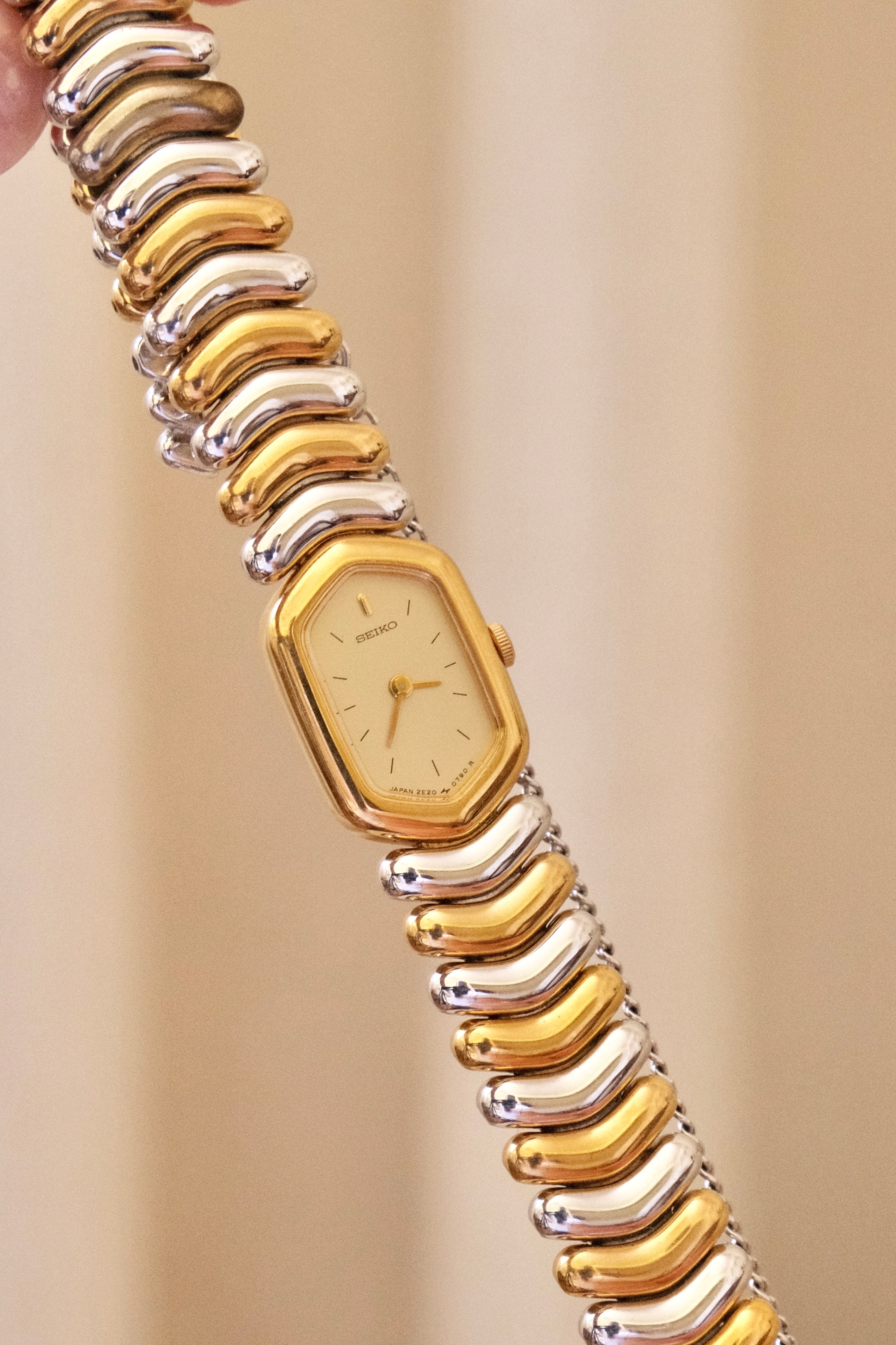 Vintage 1990s Seiko Two Tone Ladies Watch 2E20-562A – Working Quartz Dress Watch