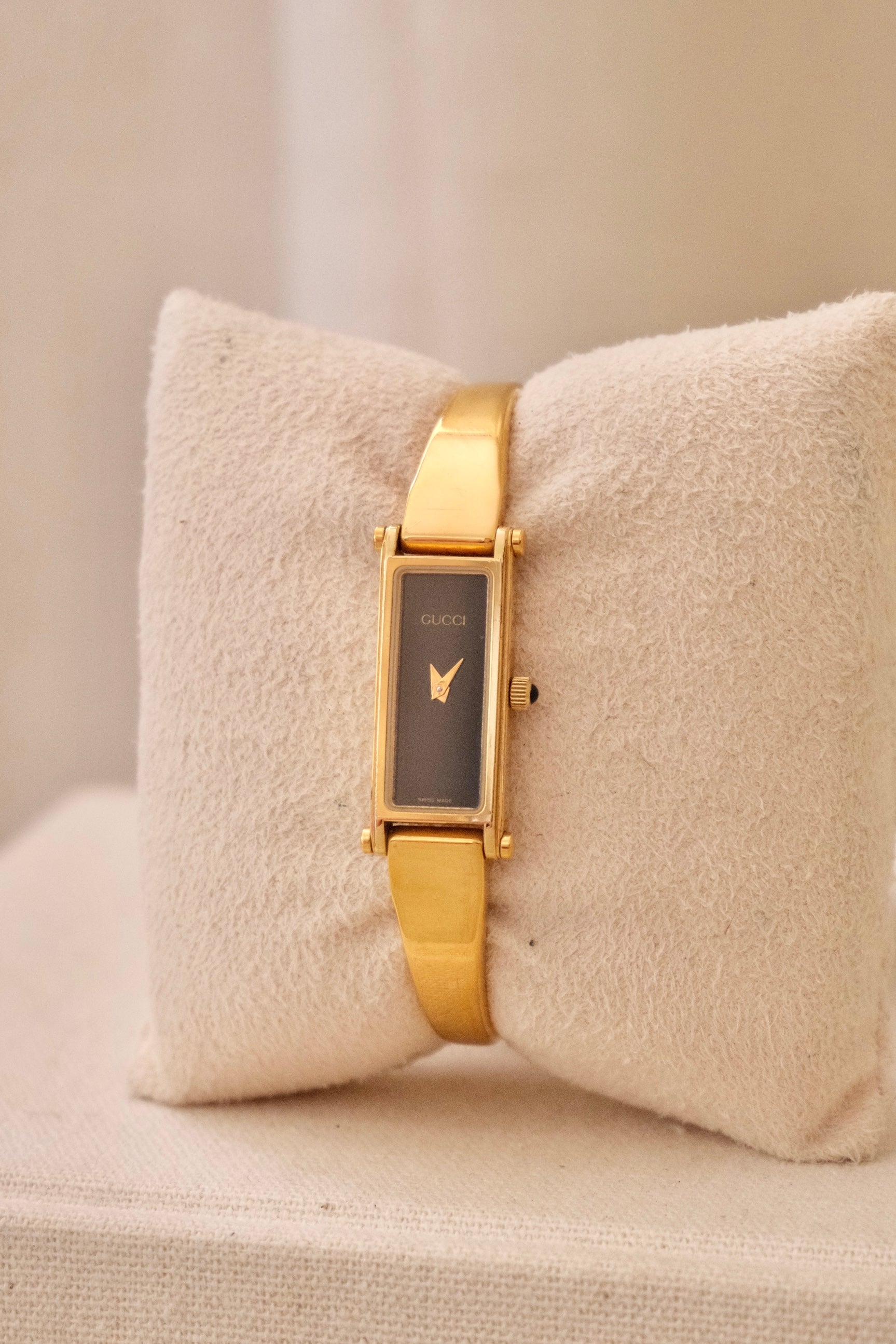 Vintage Ladies 1500L Gold Horsebit Gucci Watch