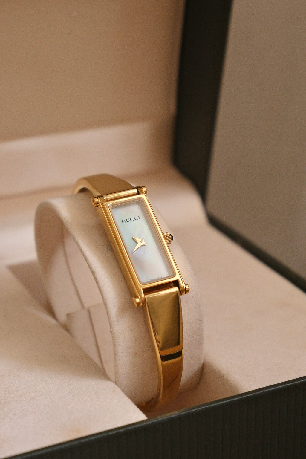 Vintage Gucci 1500L Gold Bangle Watch with Mother of Pearl Dial, 90s Quartz Working in Box
