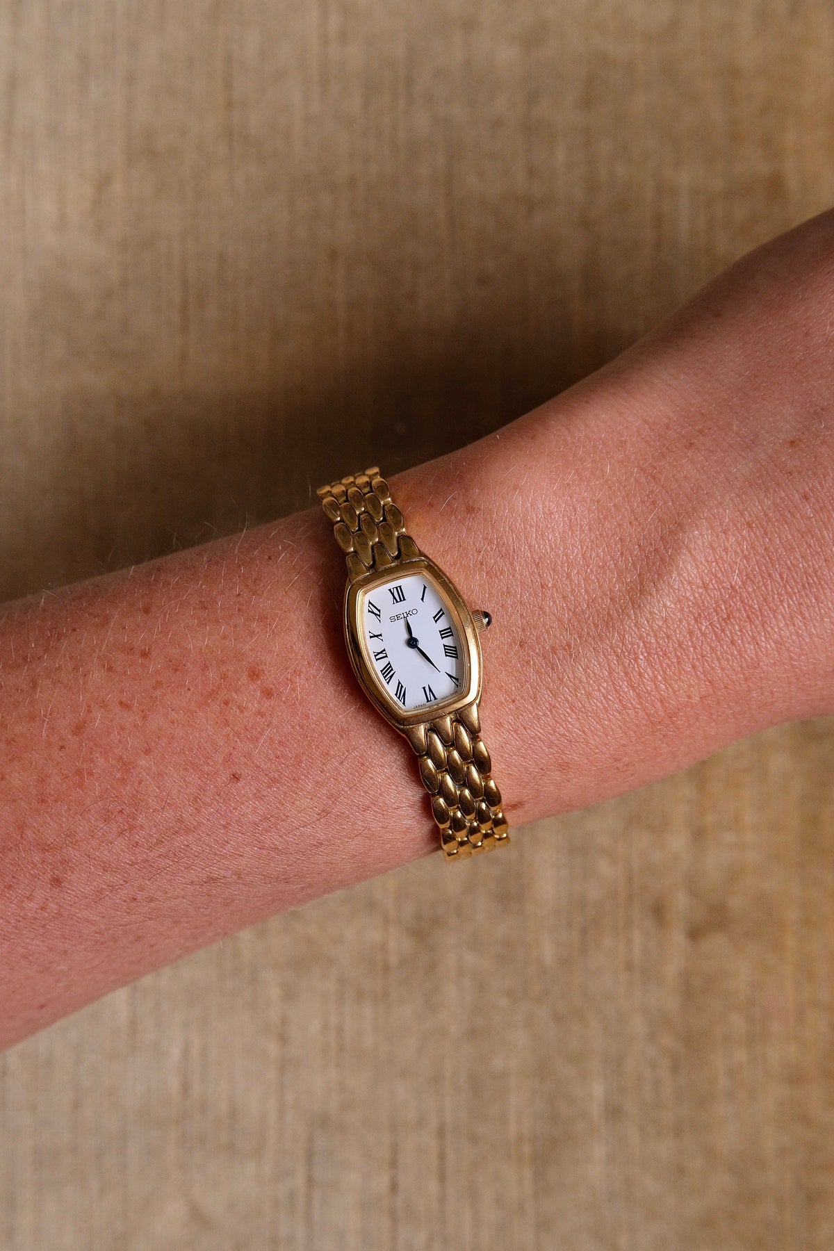 Vintage Seiko Ladies Quartz Watch Gold  Tonneau Case White Dial Roman Numerals  Watch