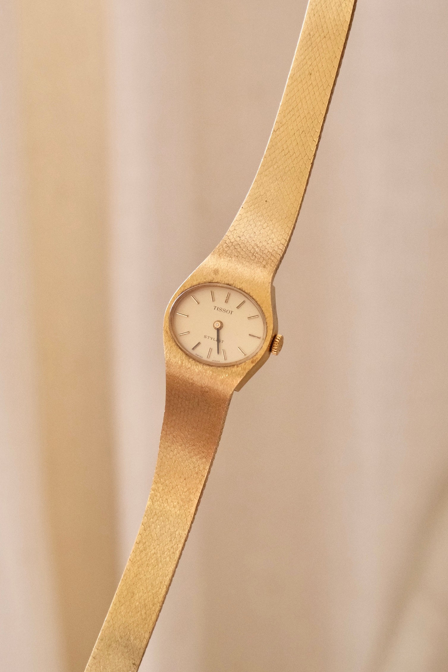 1970s Vintage Tissot Stylist Ladies Gold Manual Wind Mechanical Watch - Minimalist Oval Swiss Timepiece