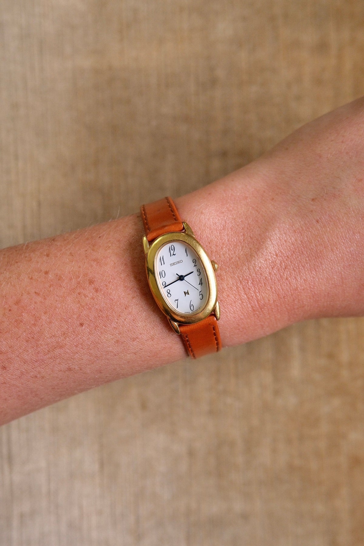 Vintage Ladies Seiko Noie Oval ‘Baignoire’ Style Leather Strap Gold Watch Working