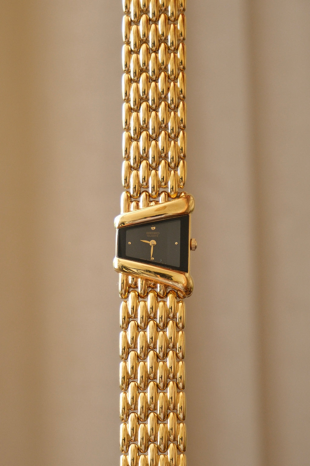 Rare 90s Vintage Ladies Gold Seiko Rivoli 4N00-5749  Watch with Black Dial