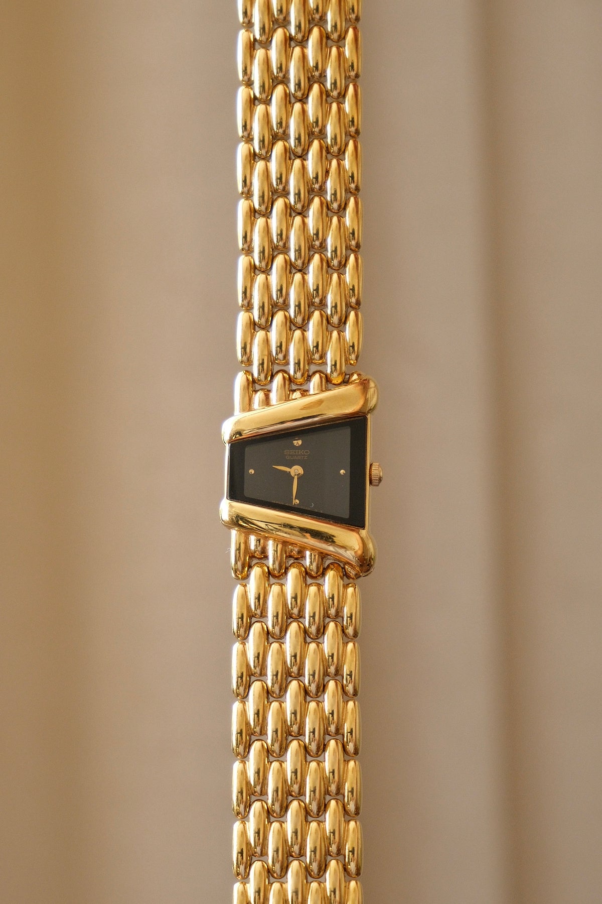 Rare 90s Vintage Ladies Gold Seiko Rivoli 4N00-5749  Watch with Black Dial