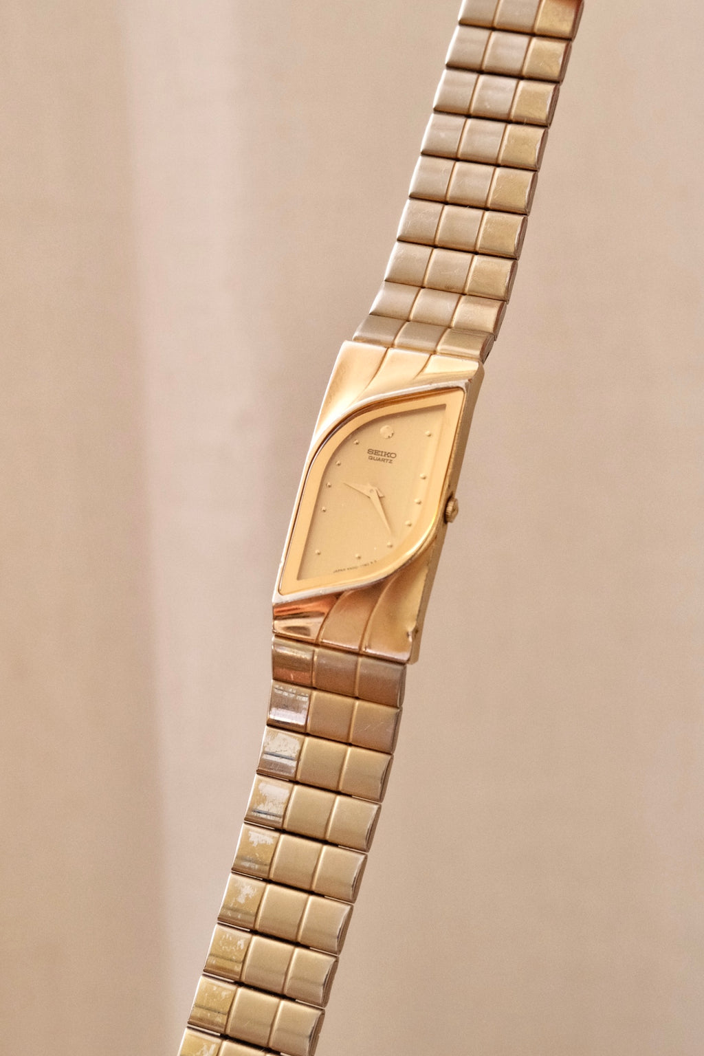 Rare Collectible Vintage 1990s Seiko Rivoli Quartz Watch Gold Asymmetrical Bracelet