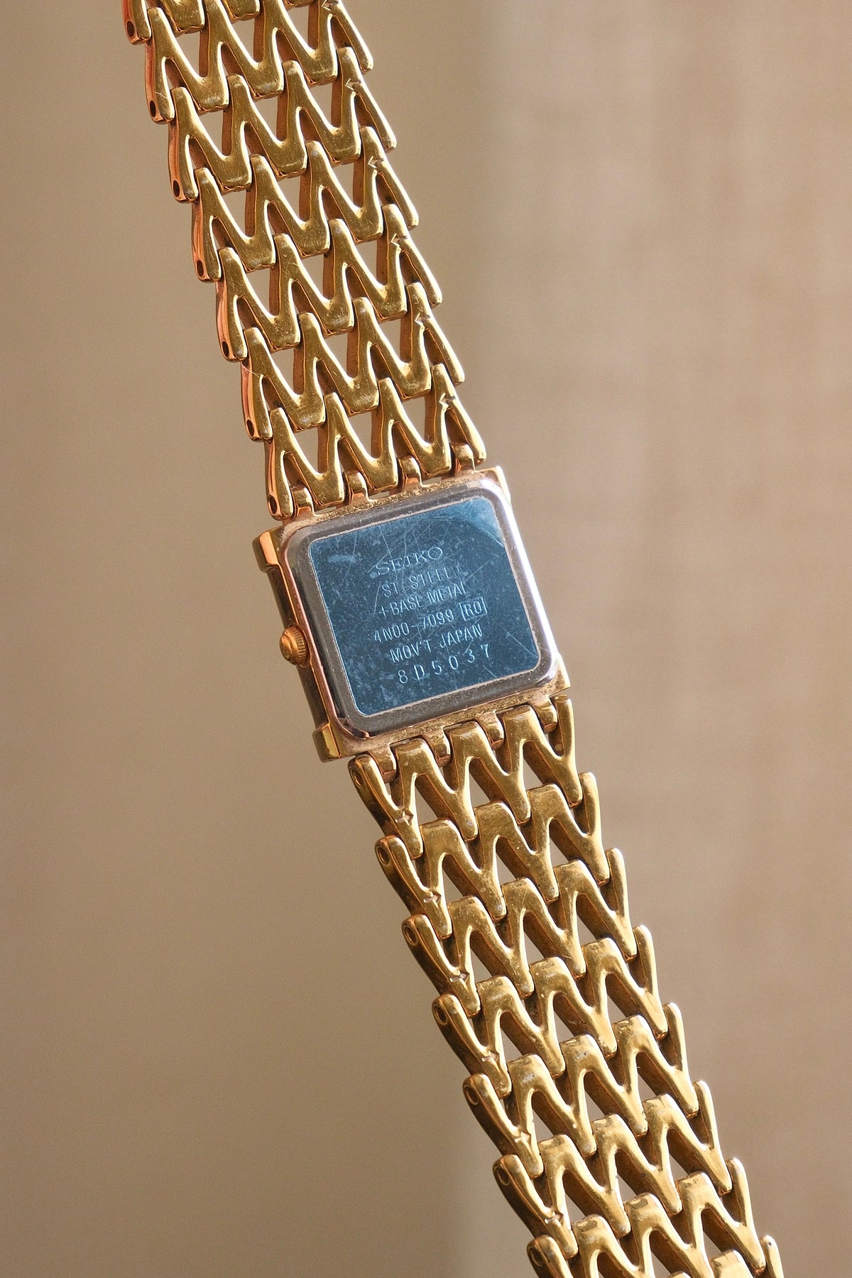 Vintage 90s Lasies SEIKO Gold Tone Tank Quartz Watch with White Dial & Raised Crystal Working