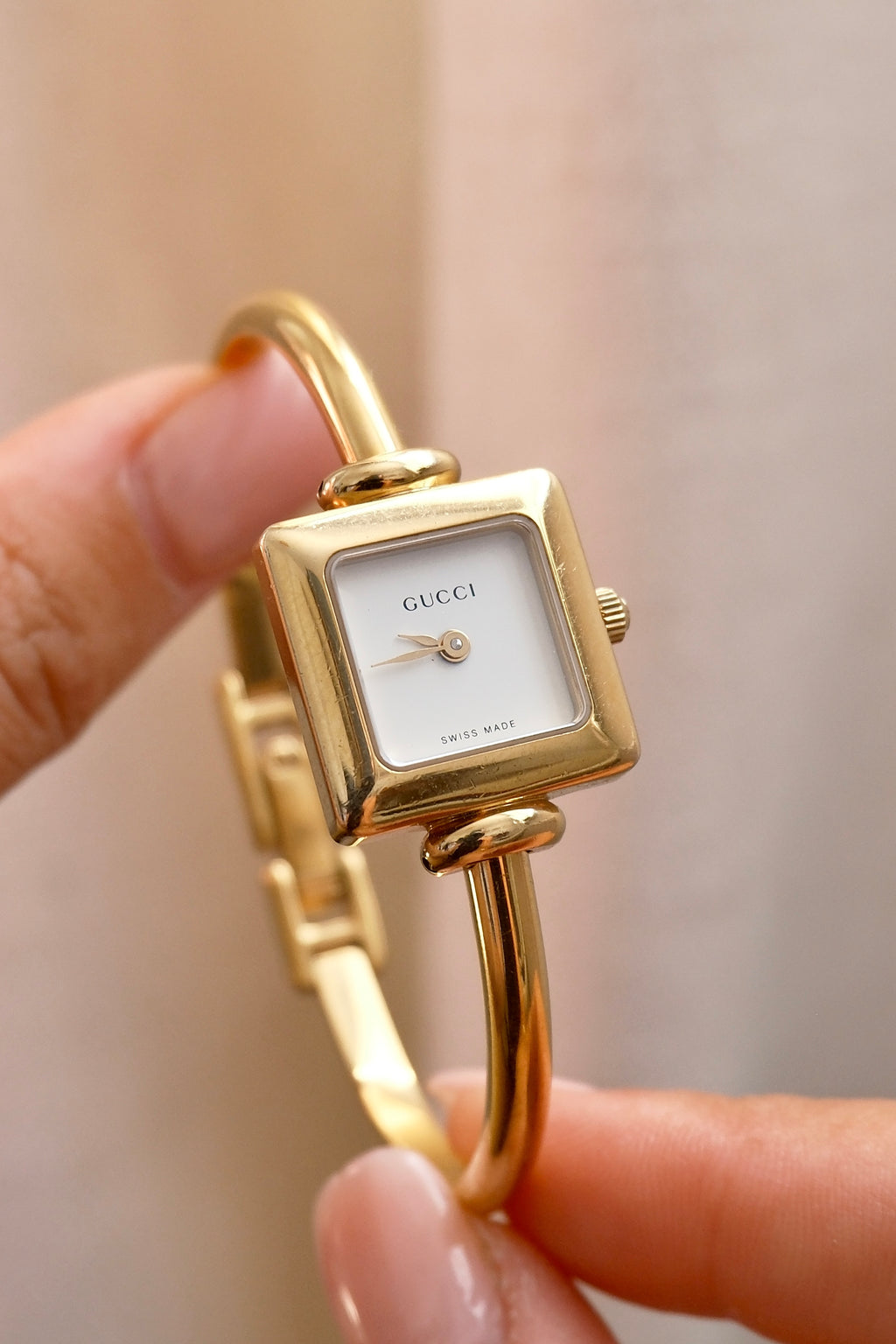 Rare Vintage Ladies 1900L Square Gold Bangle Gucci Watch