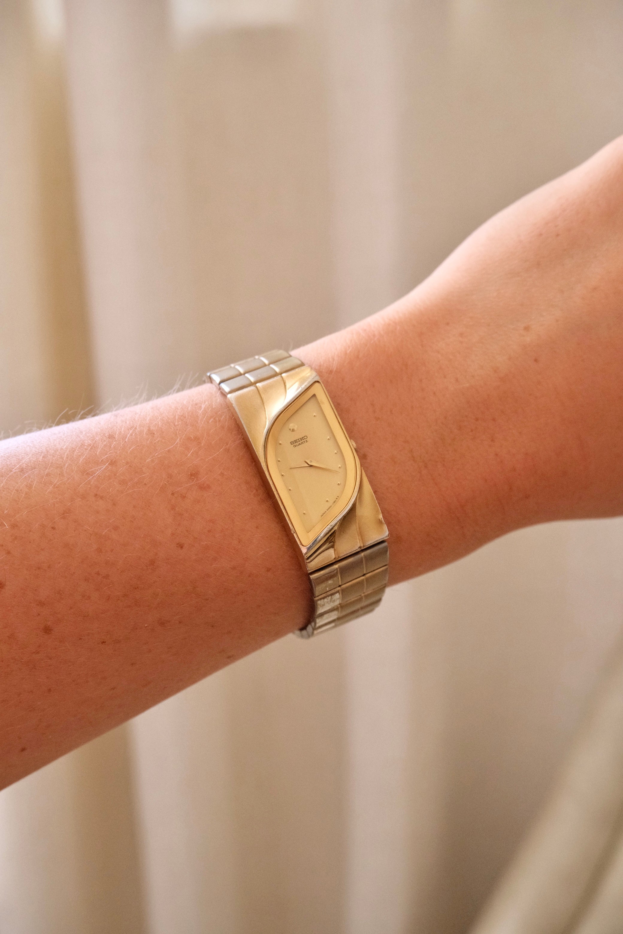 Rare Collectible Vintage 1990s Seiko Rivoli Quartz Watch Gold Asymmetrical Bracelet