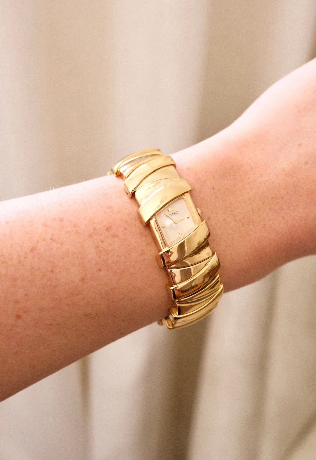 Vintage 90s ladies gold chunky seiko bangle watch working in box