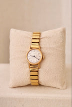 Vintage Timex Mechanical Ladies Gold Watch on a Stretch Watch Band Working