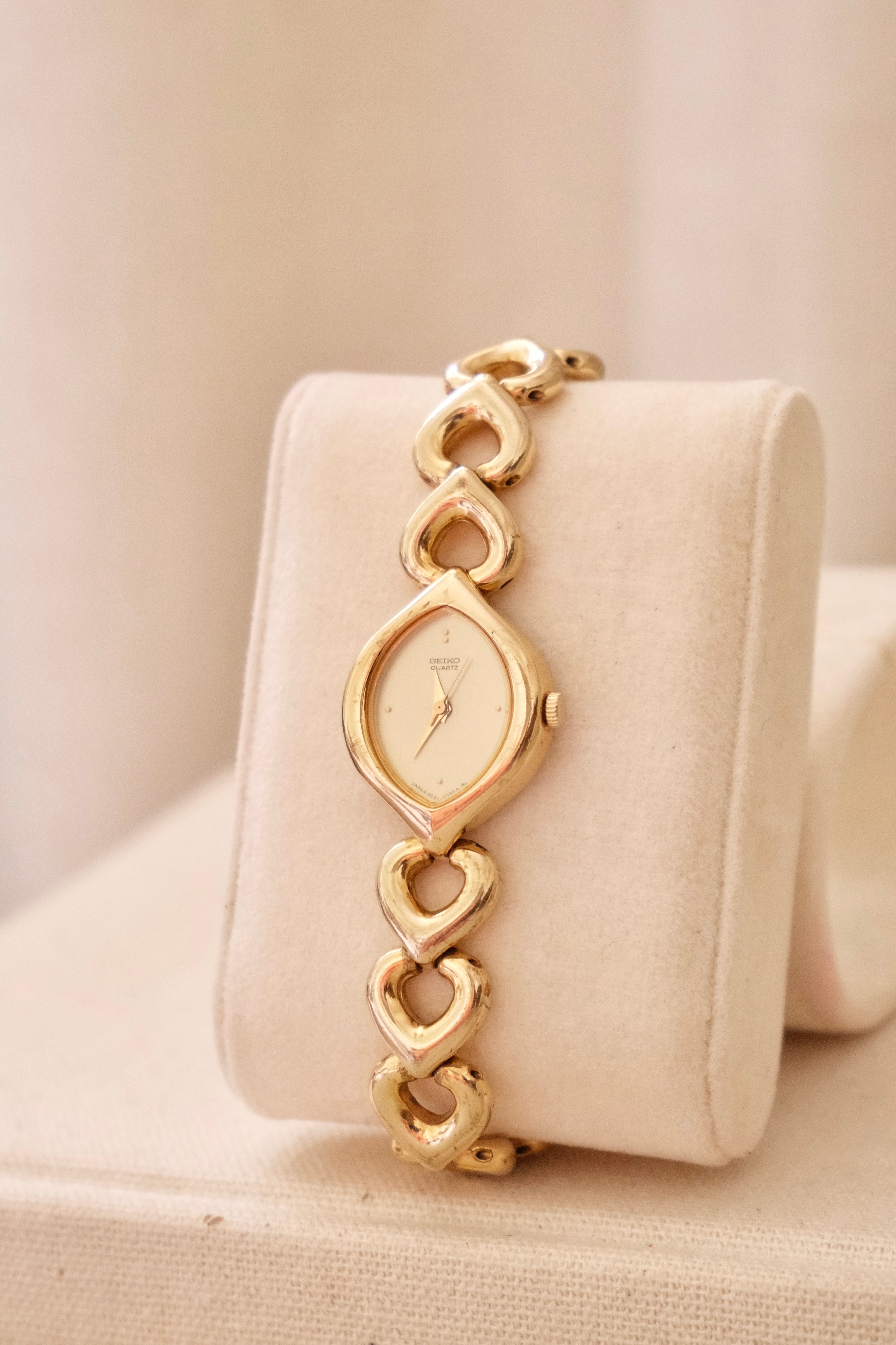 Rare 90s Ladies Gold Seiko Watch with Safety Chain – Working Quartz Vintage Watch