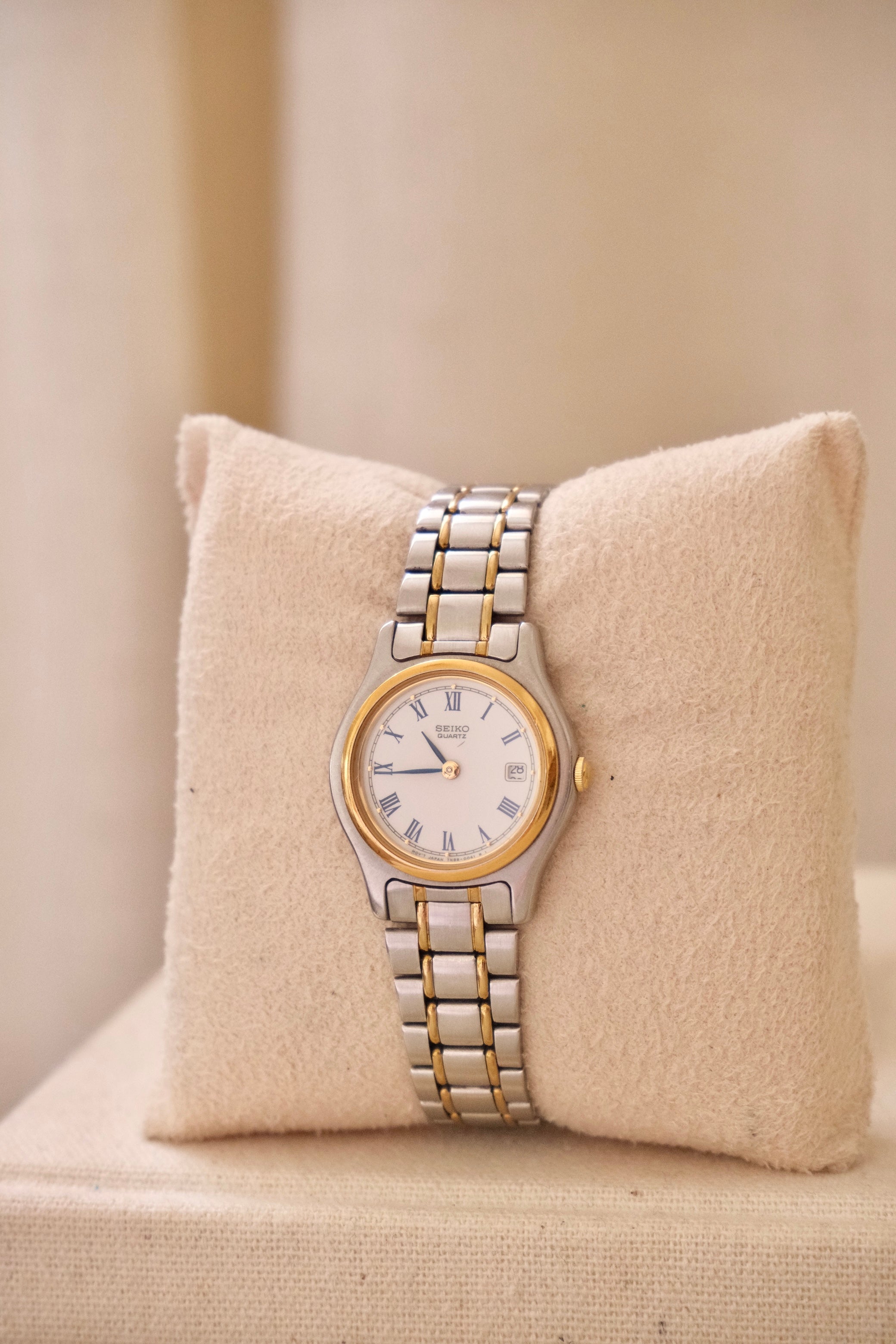 Vintage Ladies Two Tone Seiko Date Wristwatch Working