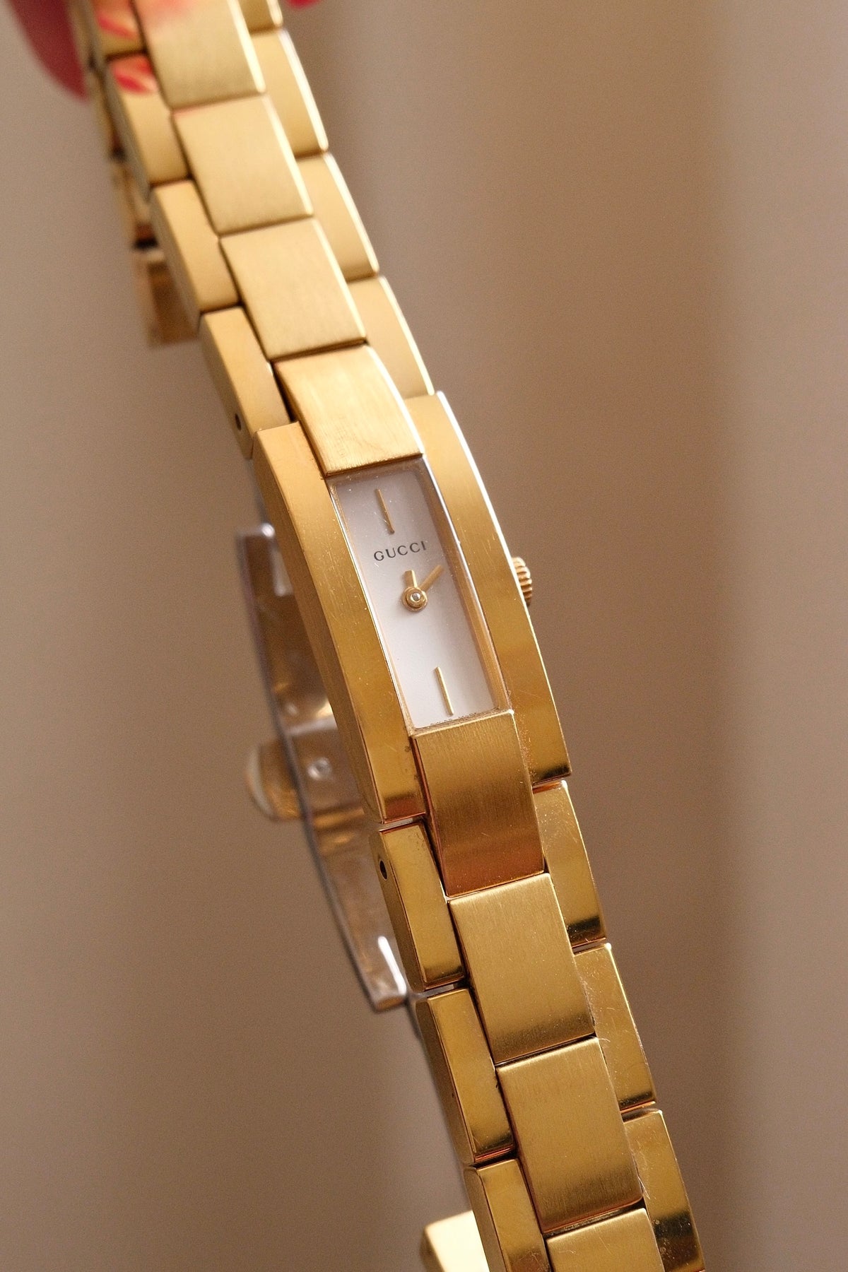 Vintage Gucci 4600L Ladies Quartz Watch Gold Tone Rectangular White Dial