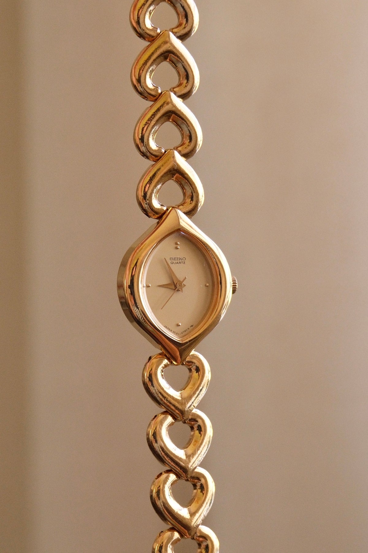 Rare Vintage Seiko Gold Heart Link Ladies Watch with a Teardrop Case Champagne Dial