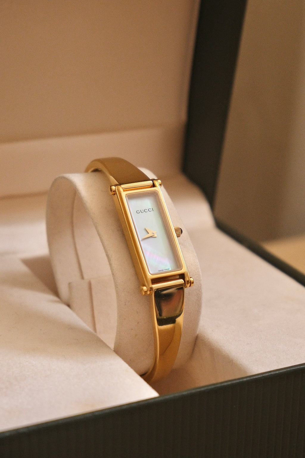 Vintage Gucci 1500L Gold Bangle Watch with Mother of Pearl Dial, 90s Quartz Working in Box