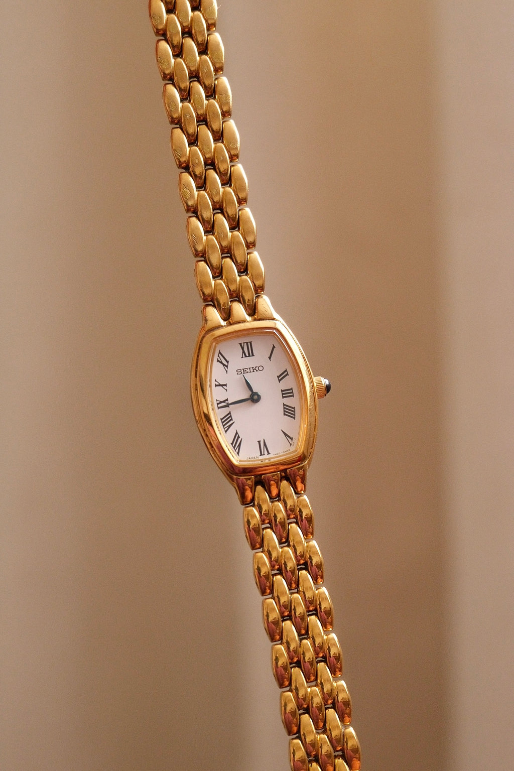 Vintage Seiko Ladies Quartz Watch Gold  Tonneau Case White Dial Roman Numerals  Watch