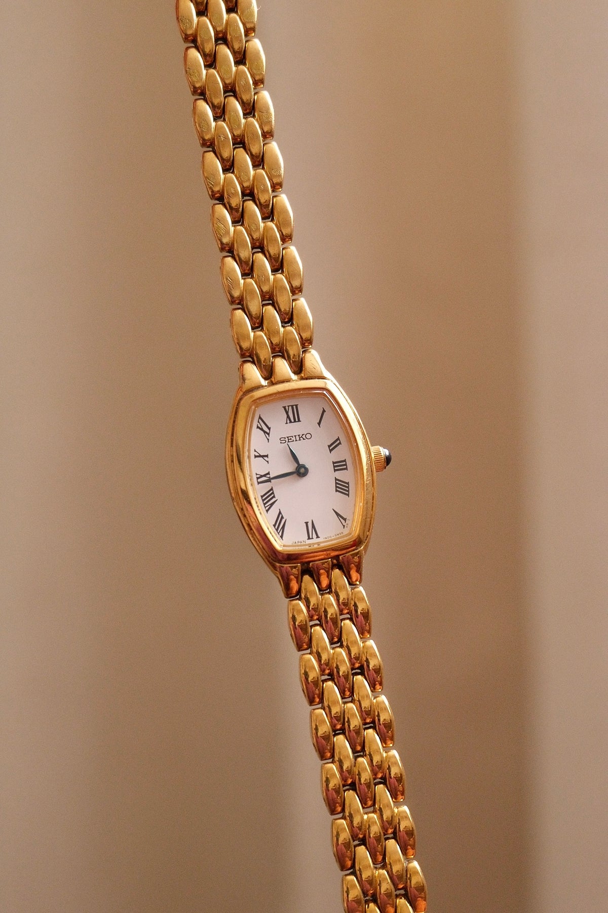 Vintage Seiko Ladies Quartz Watch Gold  Tonneau Case White Dial Roman Numerals  Watch