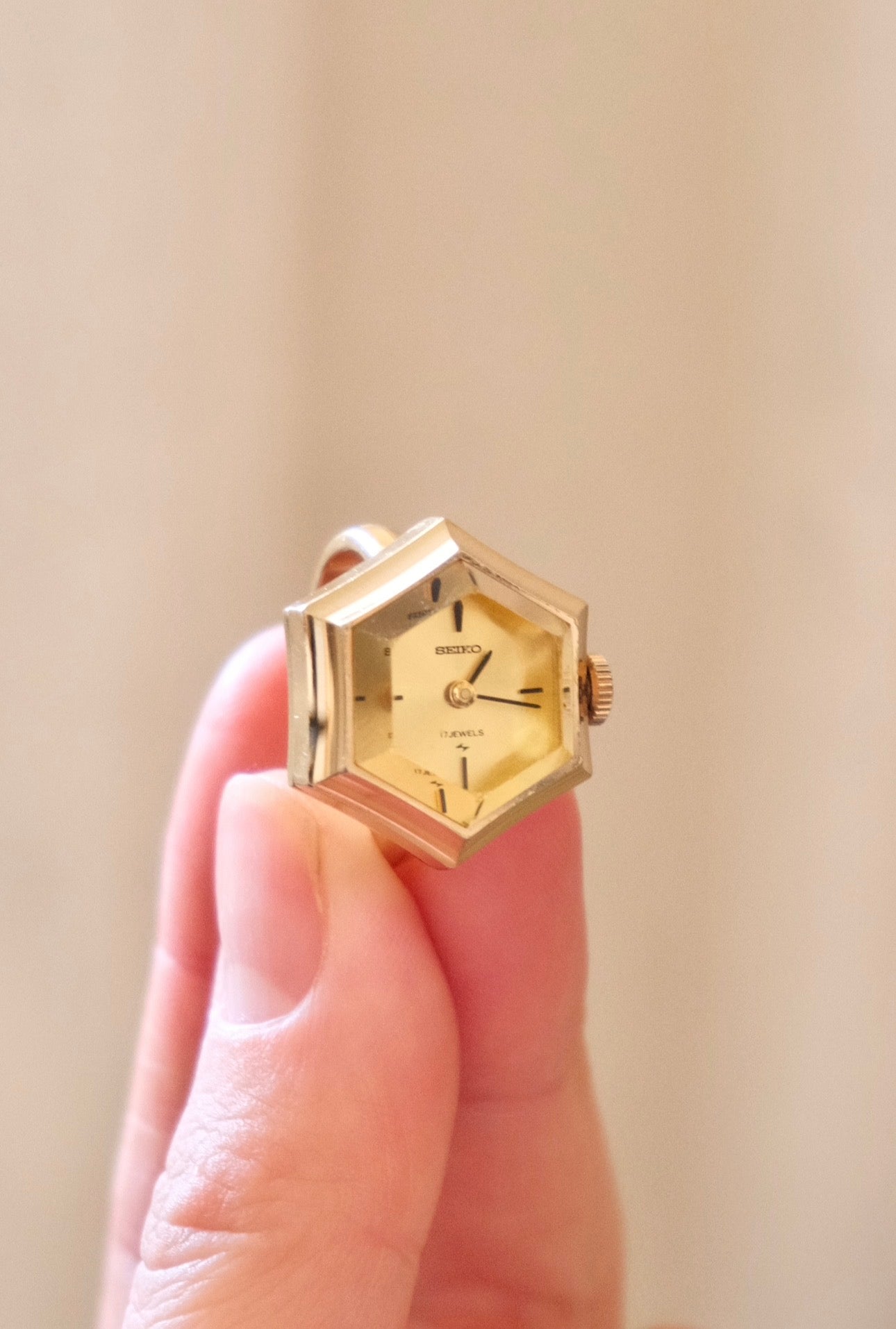 Rare 1970s Vintage Seiko Gold Mechanical Ring Watch Adjustbale Size Geometric Design