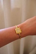 Near Mint Rare Vintage Ladies 1900L Gold Bangle Gucci Watch In Box