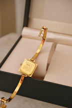 Rare Vintage Ladies 1900L Gold Bangle Gucci Watch In Box