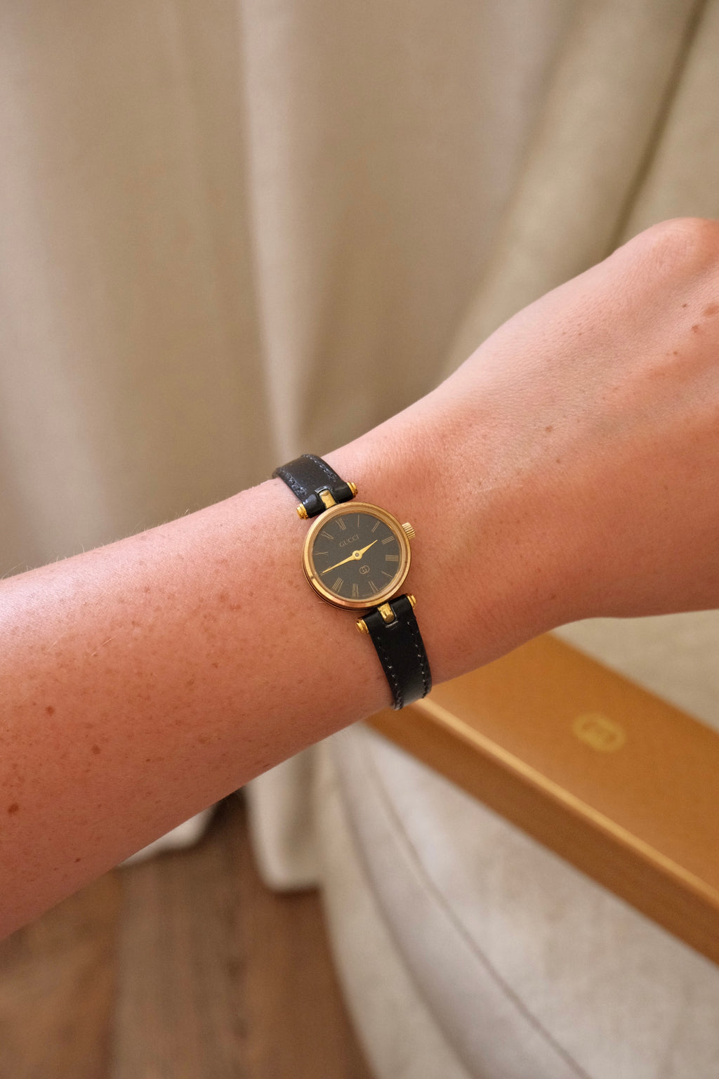 1990s Women’s Vintage 2000L Gucci Gold Leather Wristwatch with Box & Papers Working