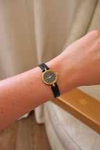 1990s Women’s Vintage 2000L Gucci Gold Leather Wristwatch with Box & Papers Working
